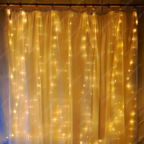Nano jégcsap függöny 3x1 méter, 100 db extra meleg /2500 kelvin!/ fehér Led, 8 funkciós vezérlő, 5V, USB csatlakozós! Life Light Led. Karácsonyi jégcsap függöny LLKNANOIP44USB8FCUR3X1M100LWW 2 év gar.