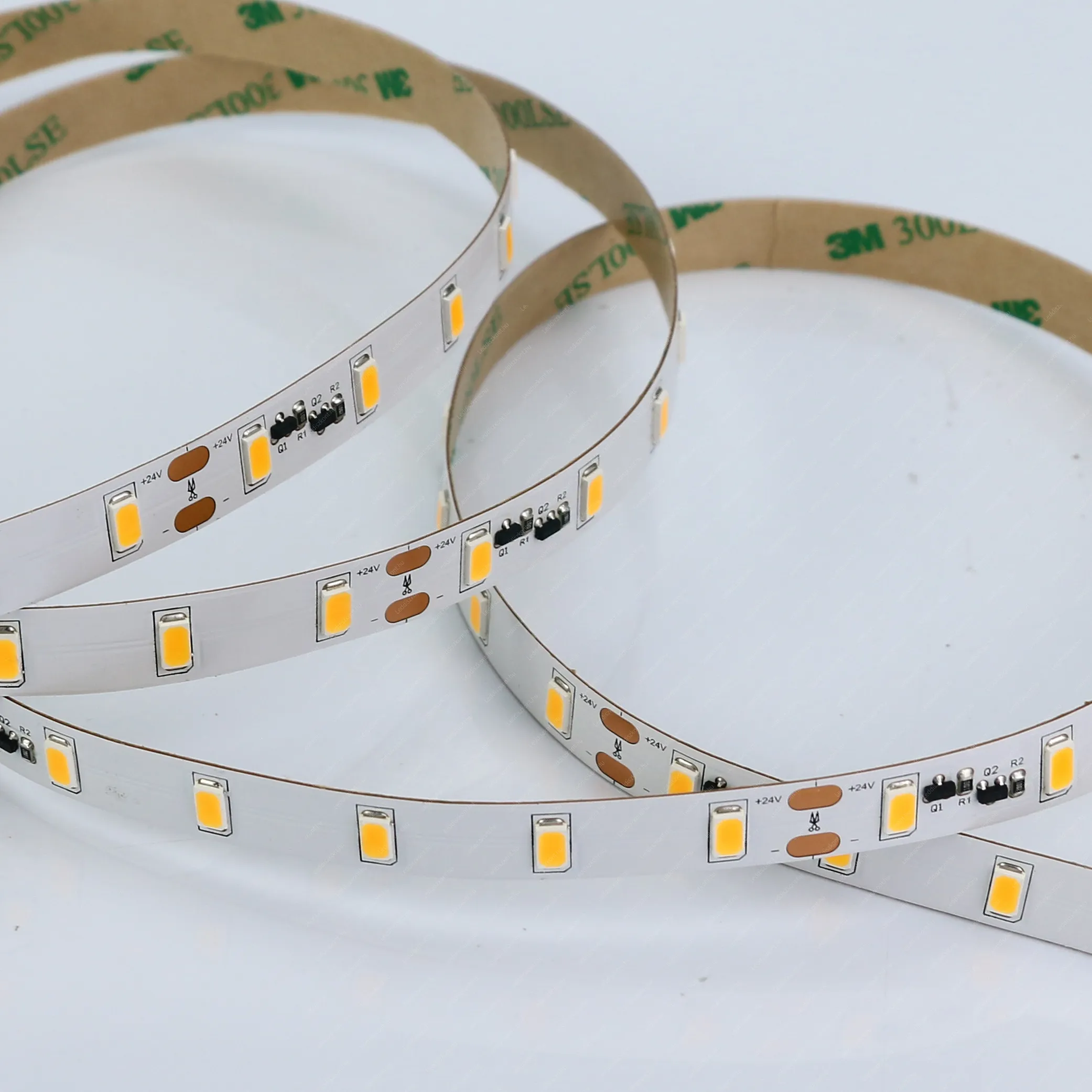 Led szalag 24V 5630 Chip, 60 Led/m, 16W, 1440 Lumen, 3900K közép fehér, 10mm. Profiknak Marathone, 10 méter is betáplálható egy oldalról! Life Light Led 2 év garancia! Led szalag LLSZ24L5630MAR60LSW 2 év gar.