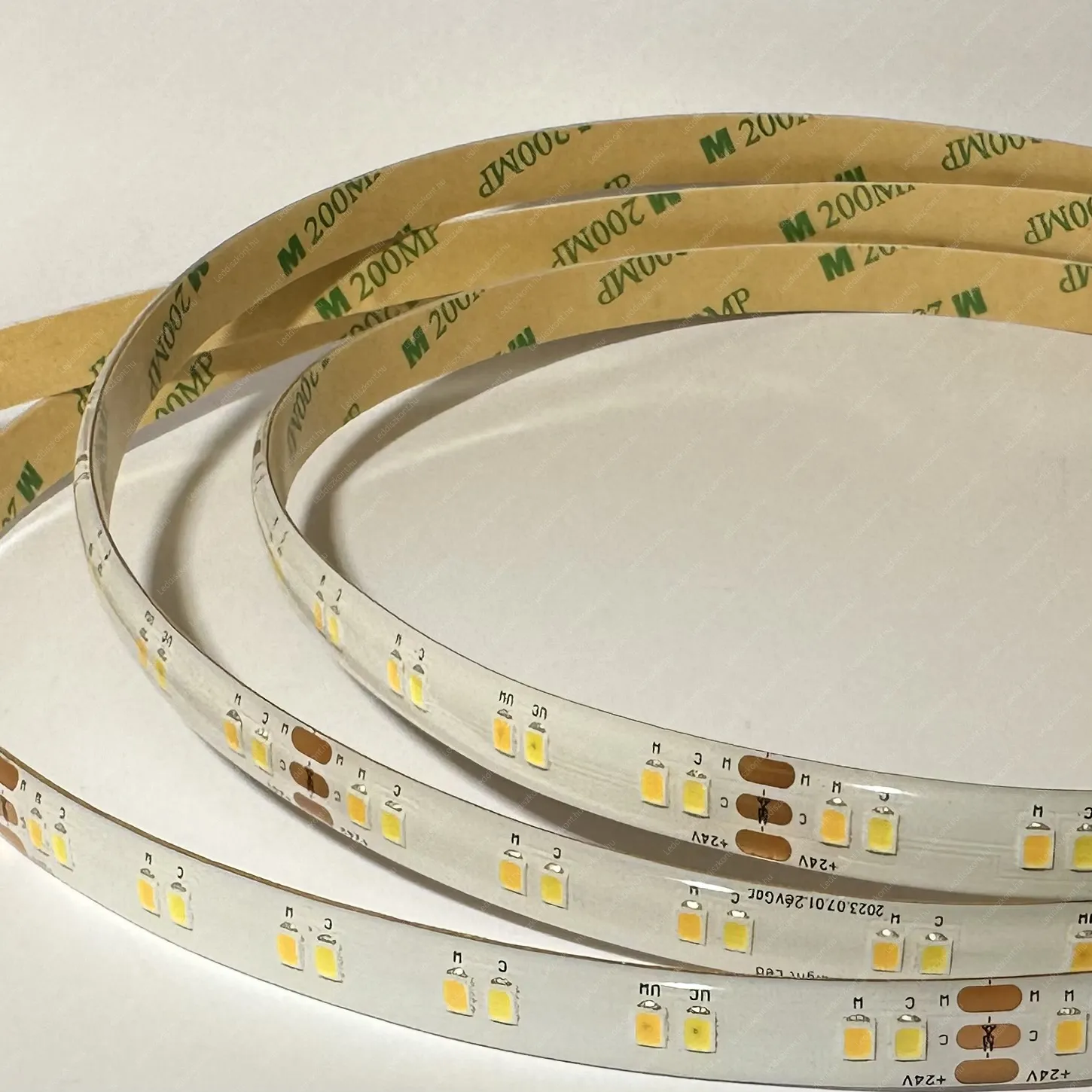 Led szalag 24V 120 Led/m, 10W, 980 Lumen, 2700-6500K, CW-WW változtatható szín, 10mm, IP65 vízálló. Profiknak Marathone, 15 méter is betáplálható egy oldalról! Life Light Led 2 év garancia! Led szalag LLSZ24VIP652835120LMARCCT 2 év gar.